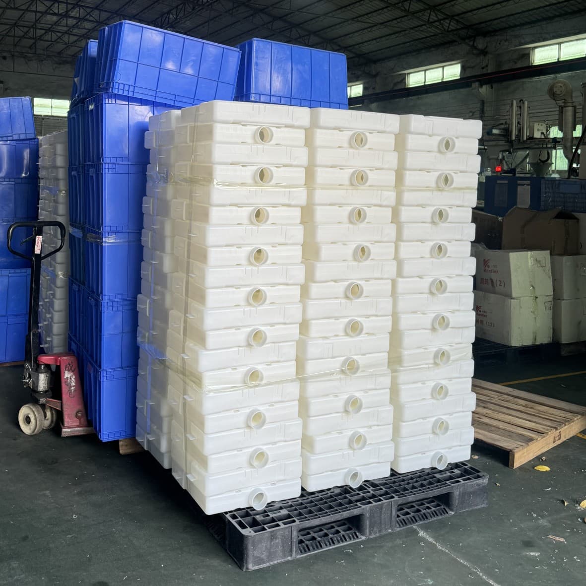 Concealed water tank using HDPE one-piece molding process