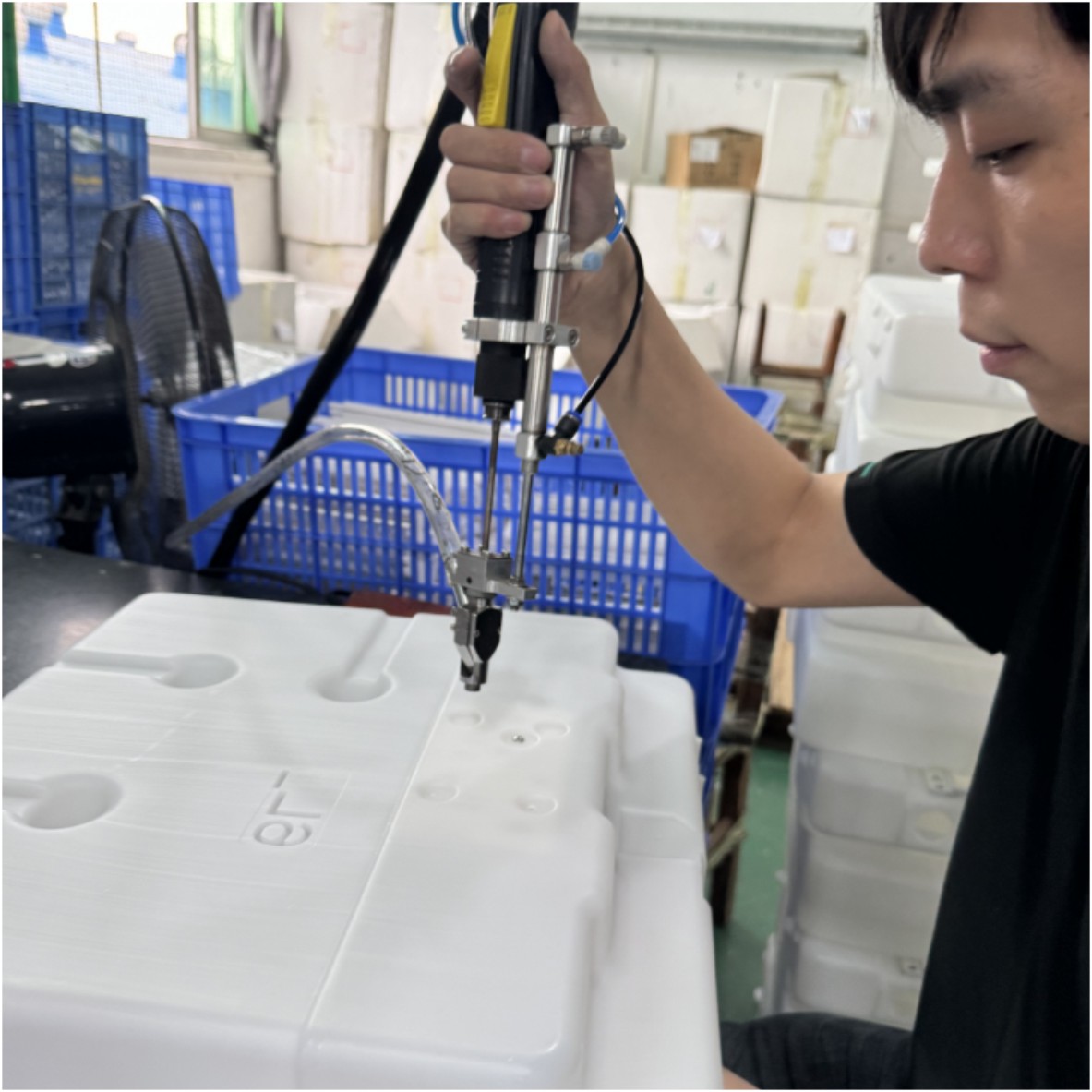 The hidden water tank is equipped with a quick-detachable flush panel, supports offline store OEM customized LOGO, and is suitable for bathroom dealers to distribute.